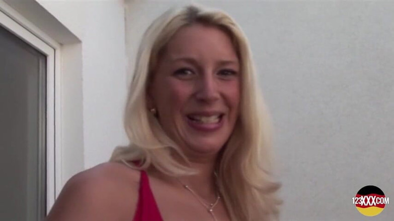 123XXX - 100% Amateurs: Handy Man Fucks the Hot Blonde Owner