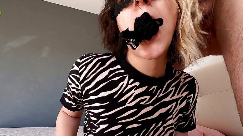 Iliketobeaslut: Přinutil mě sníst moje kalhotky