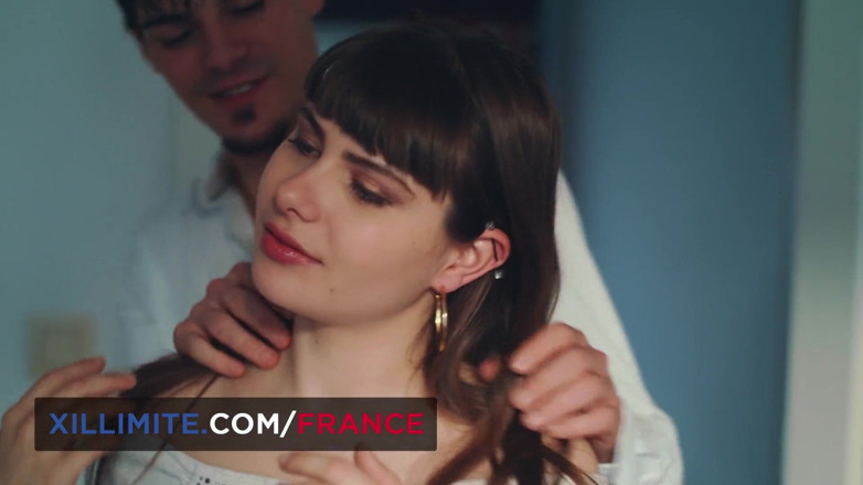 Made In France: बड़े स्तनों वाली खूबसूरत बेब Mariska के साथ रोमांटिक सेक्स