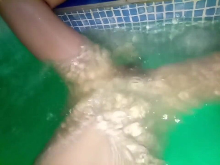 LizAngel: Masturbation with water pressure