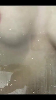 Sexo en la ducha camboyana.