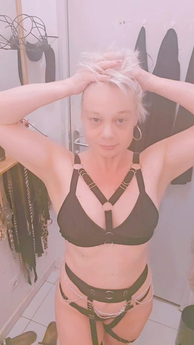 En Lingerie Tres Sexy (Fia studio) En Lingerie Tres Sexy (Fia studio)