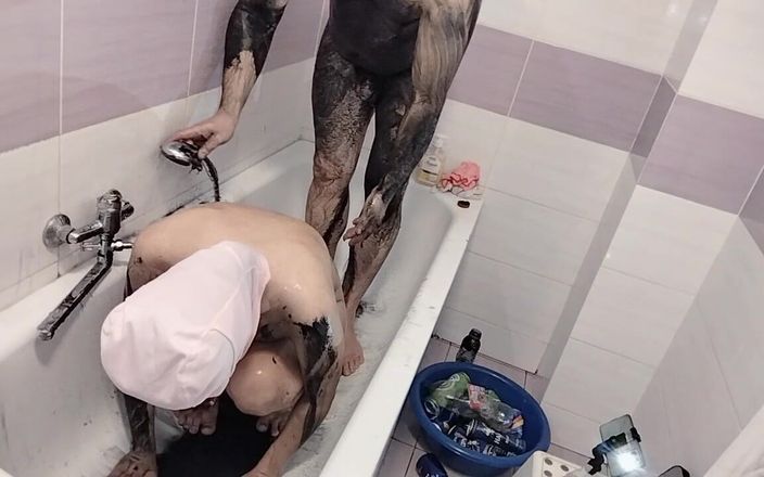 Amateur_MS: Pareja amateur se baña, esposa con coño peludo, gran culo,...