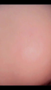 Latina cachonda cabalga como una puta en una polla enorme