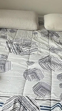 Chúng tôi thích xay và trong khi cọ xát âm vật của chúng tôi để đạt cực khoái