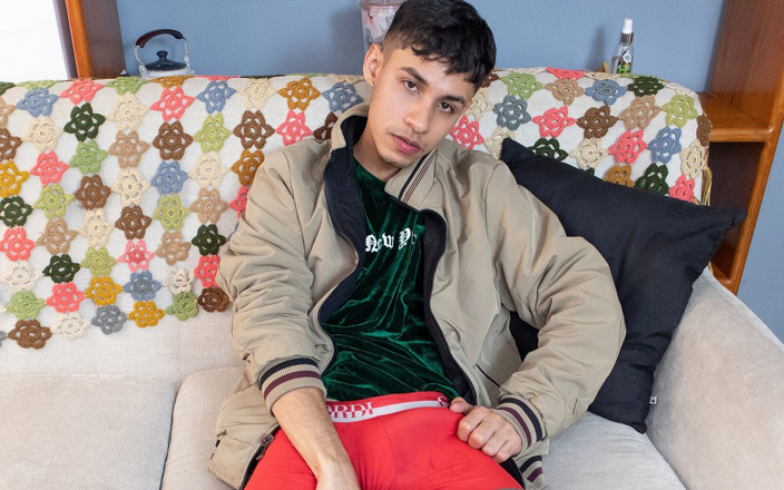Hotty studio: Linda masturbación twink