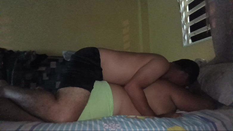 Stepmom_with_big_tits: La cagna arrapata con un bel culo geme mentre le...