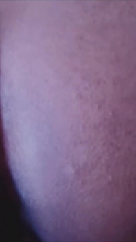 Il suono ipnotizzante della figa scoreggia stava facendo quando lei si stava godendo così tanto