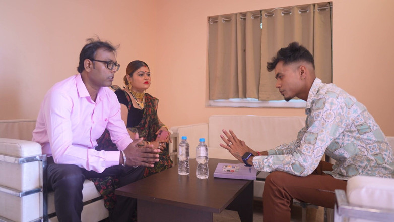 JAYESH GUPTA: Romance no interior