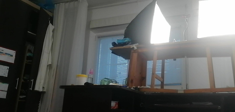 Amateur_MS: Amatérská manželka masturbuje s prsty v kundičce až do orgasmu.