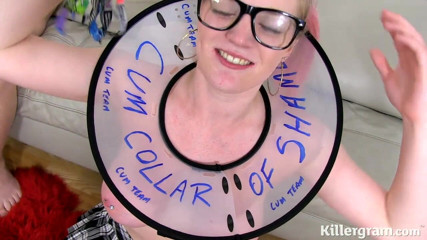 Killergram: Mrdka děvka teen Carly Rae v amatérském bukkake blowbang