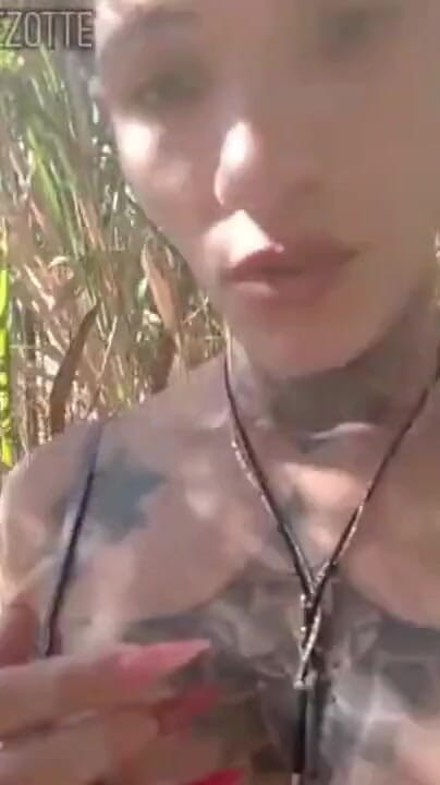 With the Hot Sun I Feel More Enjoyable and Carefree, Part 1 (Sabrina Prezotte. Prezotte's house)