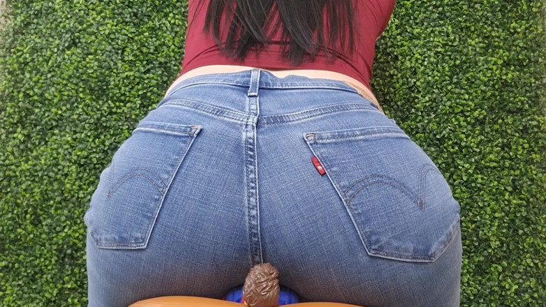 Julia Ryan: Jean farts hư hỏng
