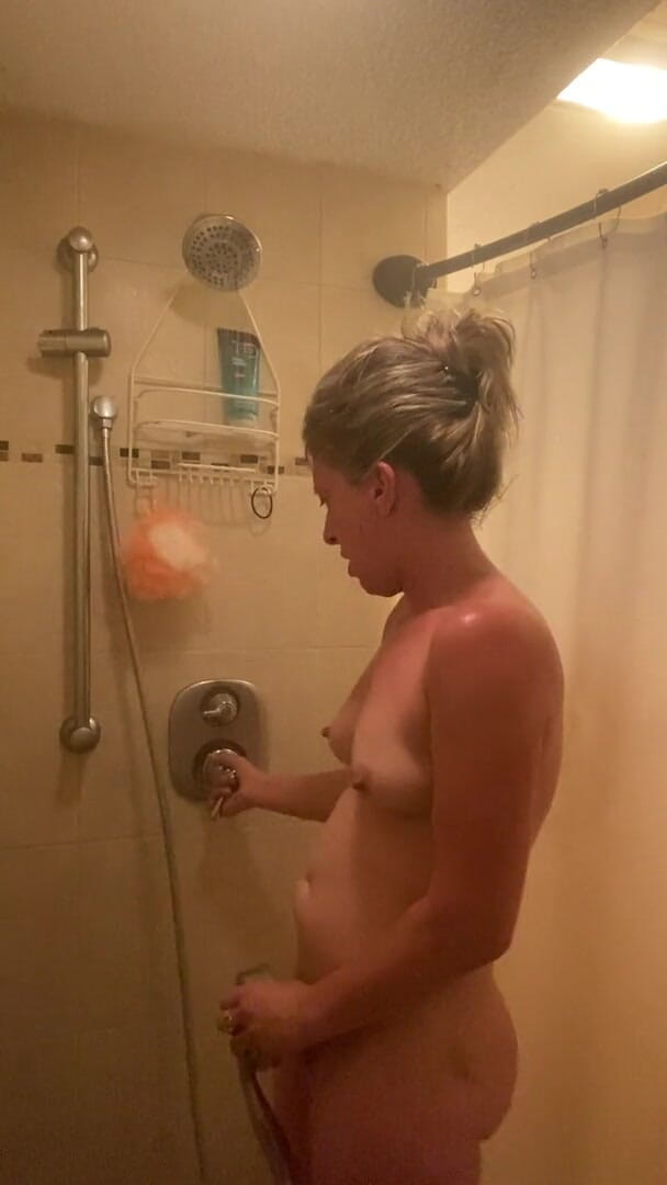 Kittys Room: Shower nozzle standing orgasm