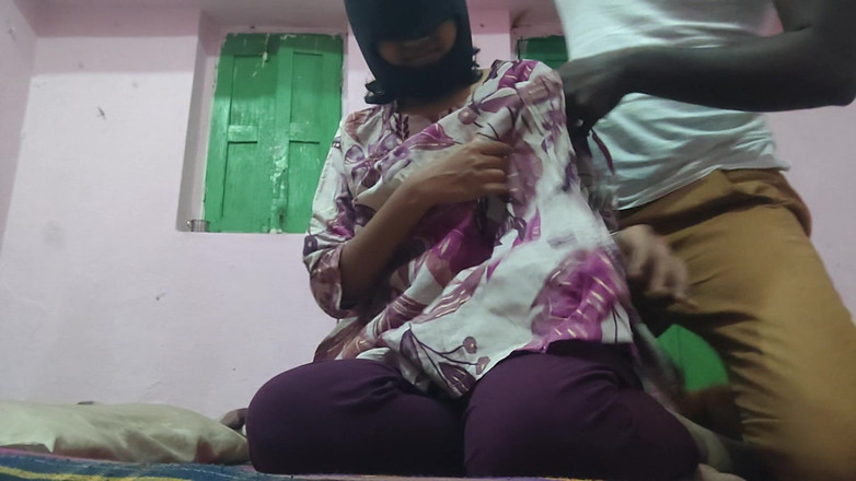 Riya babe: Gadis nakal india lagi asik ngentot sama tetangganya Seks hardcore...