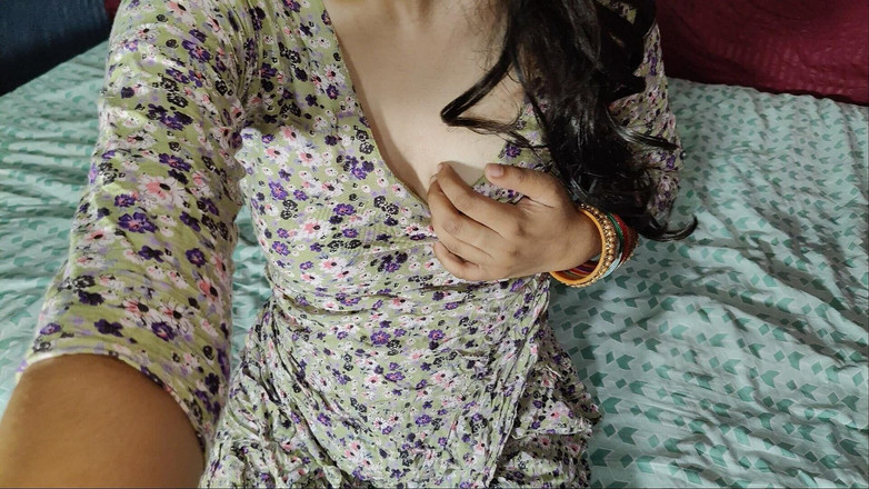 KavitaBhabhi: Instagram模特kavita和摄像师被大鸡巴狠操