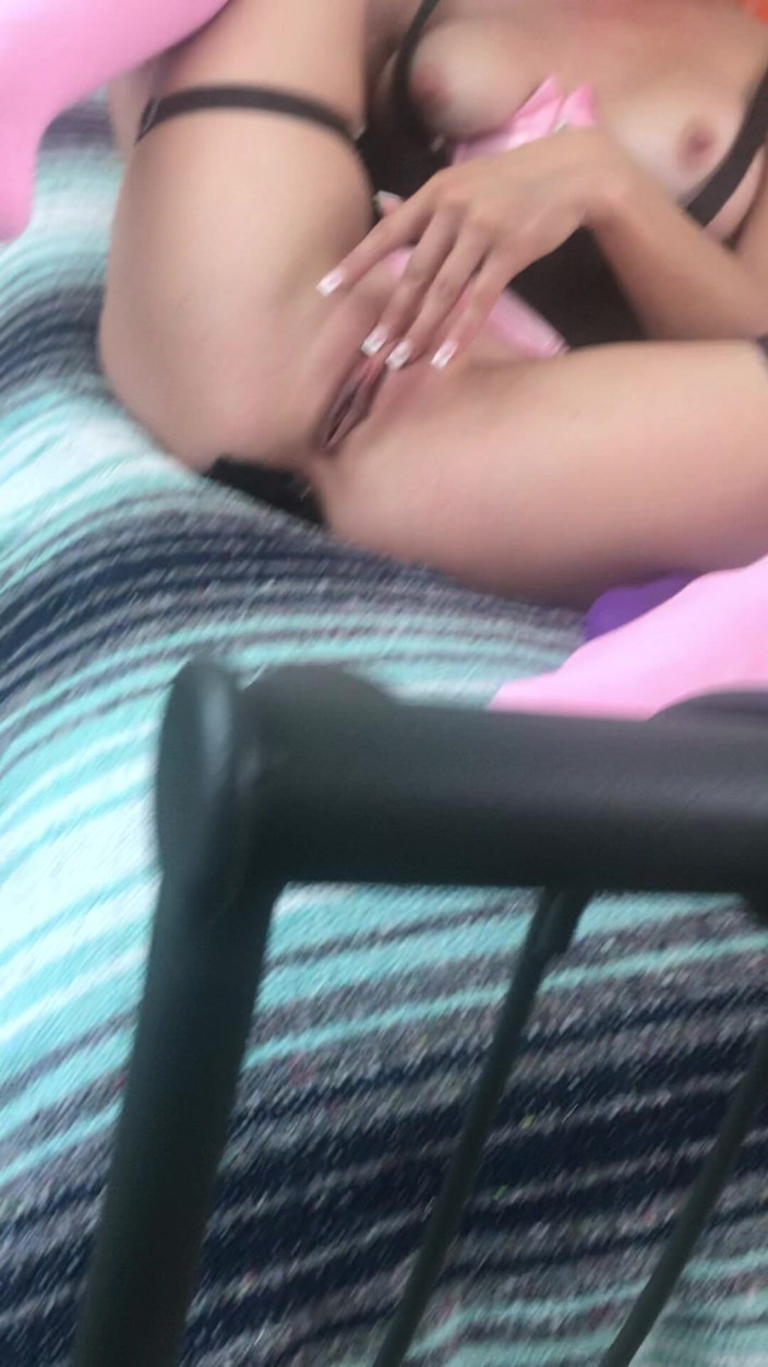 AhanuReed: Granie na żywo na Twitchu