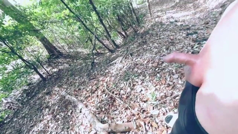 hueikun: Kompilace výstřiků mladého kluka venku, dojení stolu, bez rukou, několikrát,...