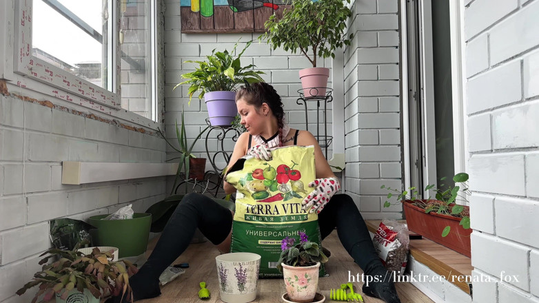 Renata Fox: My Neighbours Have a Premium Subscription to My Balcony