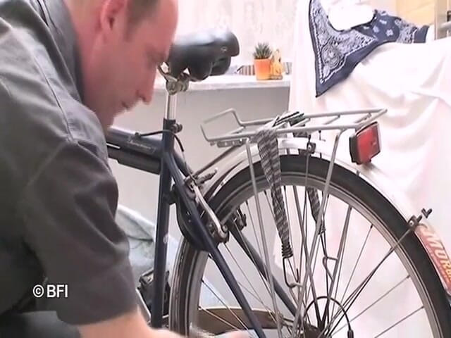 Made in Holland: Belgisk cykelreparatör vs holländsk slampa