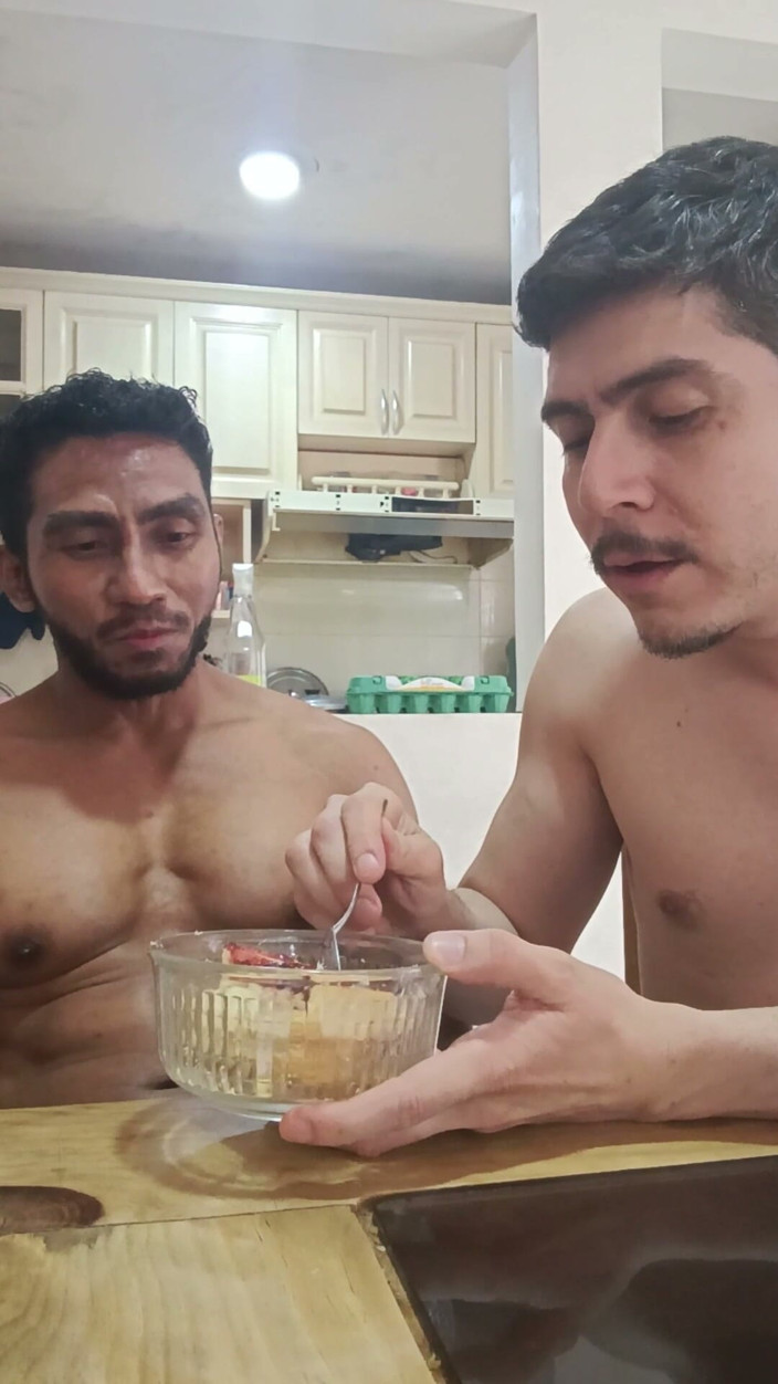 Tabasco Jake: I Cum on Cake and Eat It with My Friend