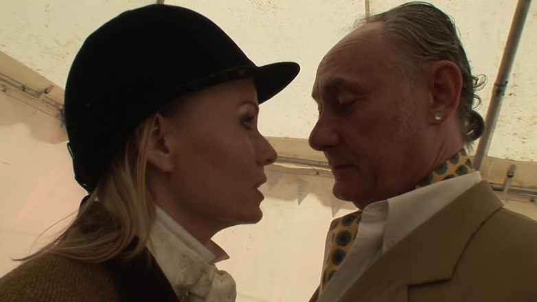 Old Mans Needs: La bella milf viene sfredata da un vecchio porco