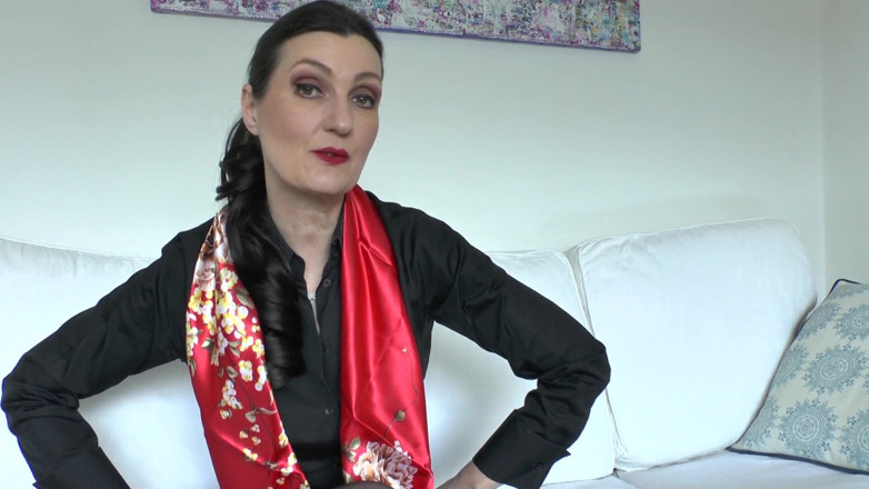 Lady Victoria Valente: 赤いサテンと欲求不満なチンコのしゃぶりと布でのマスターベーション、レディ・ヴィクトリア・ヴァレンテ