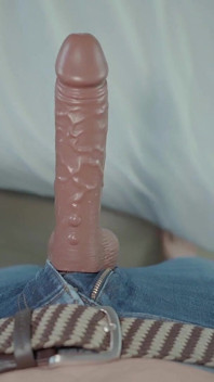 Istri hot lagi asik muasin memeknya pakai dildo ukuran kontol besar pria kulit hitam