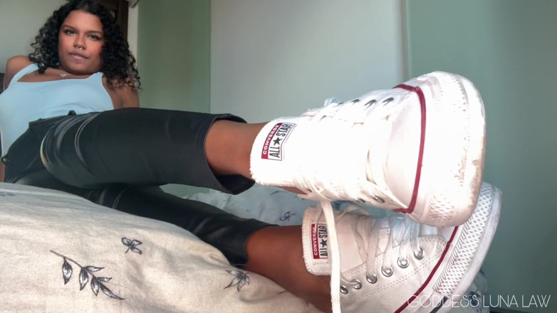 Goddess Luna Law: Sự tôn thờ converse joi bẩn thỉu