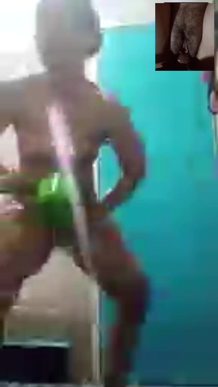 rajahutan44: Een mooie naakte die een douche neemt, maakt me erg...