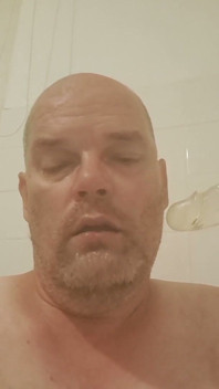 Suge în baie