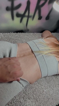 Eu sugeri 18 y.o. menina nua para o novo iphone. O que aconteceu?