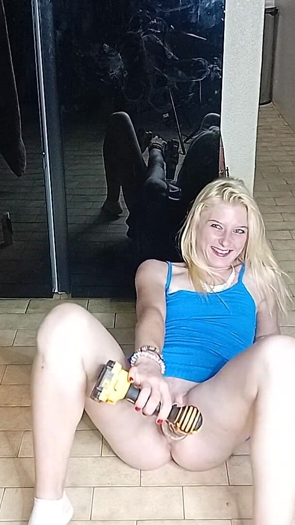 Hot Blonde 18 Year Old Babe Fucking Rc Car with Dildo (18blondteen)