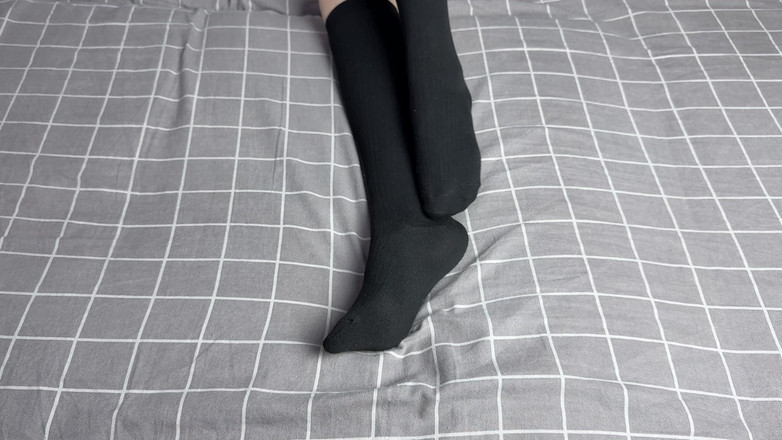 Gloria Gimson: Jste tu jen ty a paní v dlouhých černých ponožkách