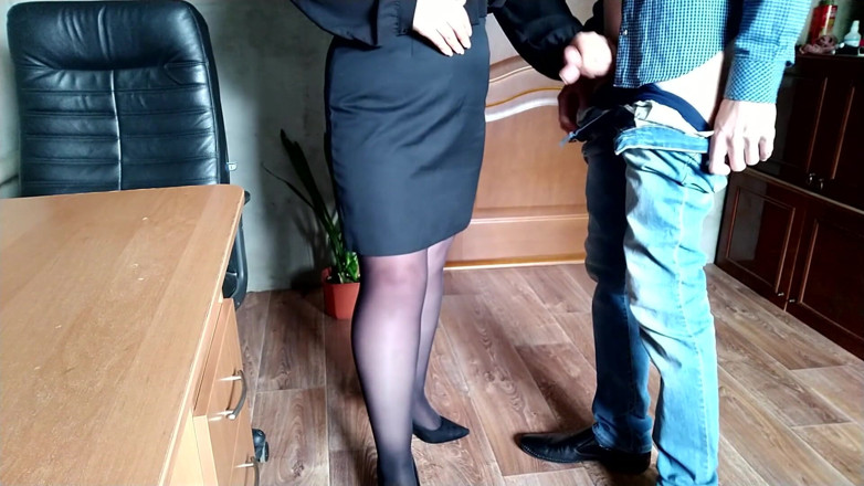 OurFetishLife: Pancutan mani yang cantik pada pantat setiausaha dalam pantyhose