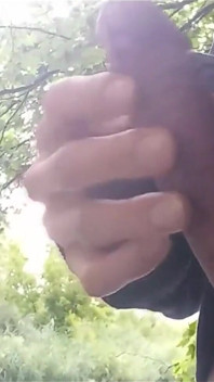 El chico adidas Jon Arteen se toma selfies, masturba su polla, el precum fluye de su jugoso glande, la linda cachonda chorrea semen mientras Moanin