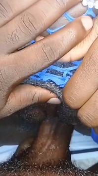Afrikalı üvey kız kardeşimle sınırları aşmak