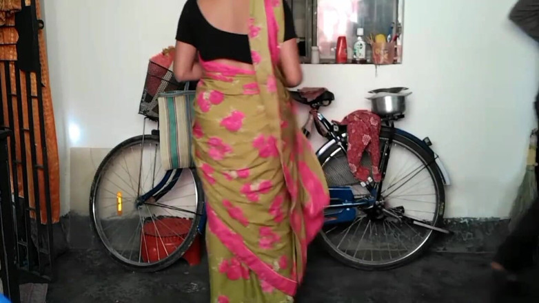 Fantacycutting: Kakak ipar tetangga ngentot kakak ipar desa lagi