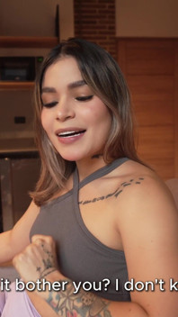 Nevlastní otec mého nejlepšího přítele naplní moji kundičku mlékem, zatímco jeho žena je pryč! Carolina Agudelo - Papuchizz