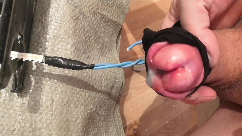 Fred110: 電動ジグソーパズルからのオナニーとオーガズム