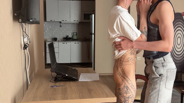 Ethan Lestray: Část 2: Chlap s velkým ptákem olizuje a šuká svého nevlastního bratra