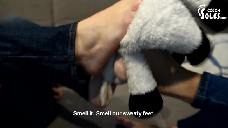Czech Soles - foot fetish content: Calpestare, calci, calpestare e calciare!
