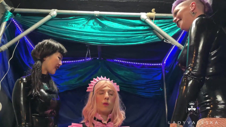 Lady Valeska: Nyonya Sissify mainan mereka