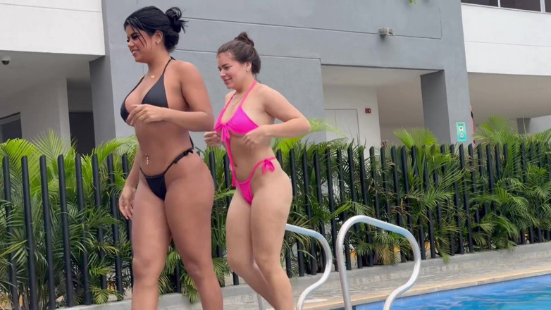 MilanRodriguez: Ich Lade Meine Lesbischen Nachbarinnen Nach Einem Nachmittag Am Pool...