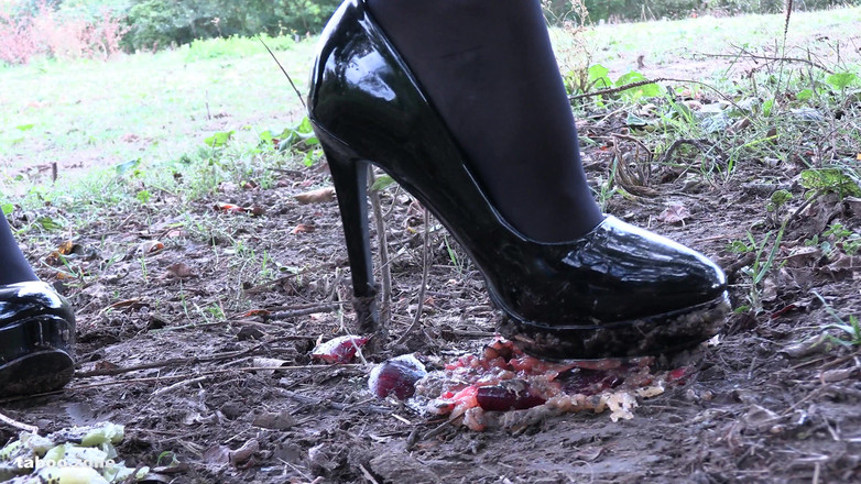 TabooZone: Nemravná femdom rozdrcení a masturbace