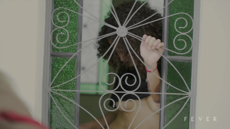 Fever Films: Irklararası çiftin mastürbasyon yaparken eğlenmesini izleyin (komşu - bölüm 1)