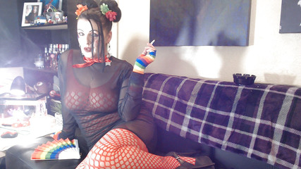 Abby Anna: Dramatická lesbická milfka kouří