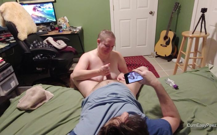 Cum and piss play fun!: Ее трахают после того, как подрочила ему