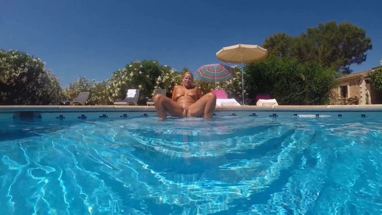 SweetSusi: Lecken Und Fingern Am Pool