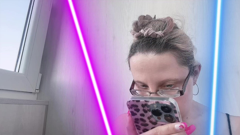 FinDom Goaldigger: Сьогодні ввечері ти одягаєш - тому що сіссі не писають, як чоловіки